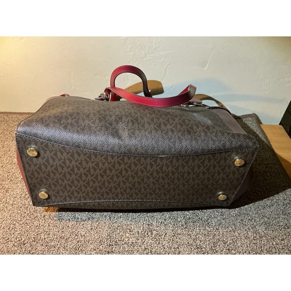 Michael Kors Voyager Medium Crossgrain Leather Tote Bag
